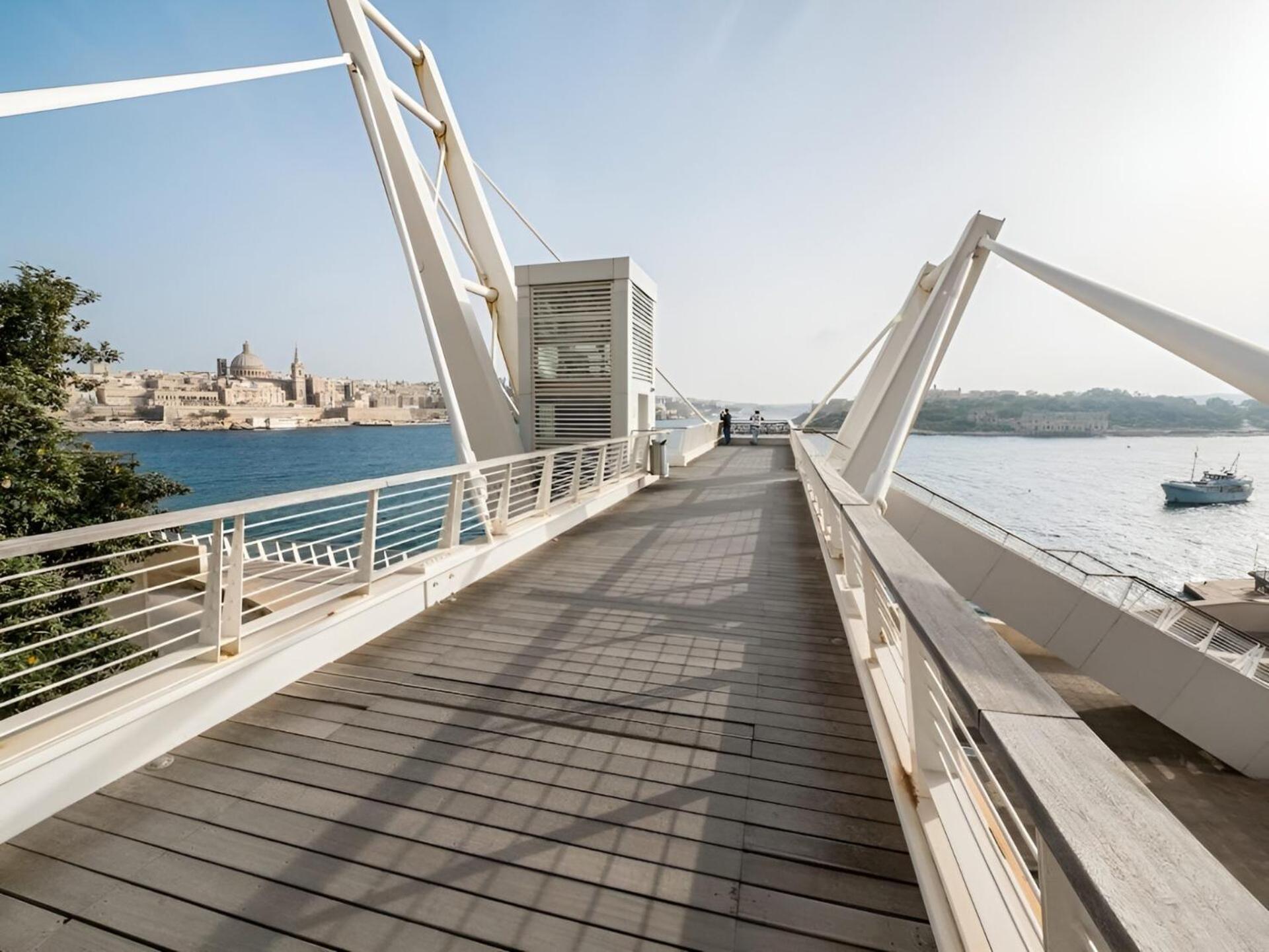 Charming Close To The Promenade Apartment